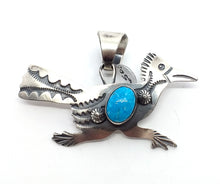 Load image into Gallery viewer, Navajo Pendant Roadrunner with turquoise in oxidized sterling silver (925)