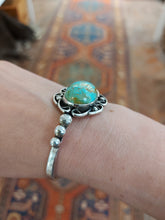 Indlæs billede til gallerivisning Fast armring med turkis i oxyderet sterlingsølv (925)