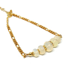 Indlæs billede til gallerivisning Armbånd ByKila Welo opal i FG sterlingsølv figarokæde (925)