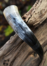 Indlæs billede til gallerivisning Drikkehorn med Fenris motiv inkl. holder