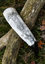 Indlæs billede til gallerivisning Drikkehorn med Hugin & Munin