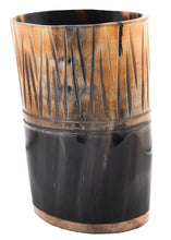 Indlæs billede til gallerivisning Horn kop med ridset kanter