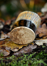 Indlæs billede til gallerivisning Horn kop med ridset kanter