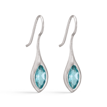 Indlæs billede til gallerivisning Ring med marquise slebet blå topas (925)