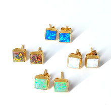 Load image into Gallery viewer, Earring 7mm Lime green opal with smooth edge (925)