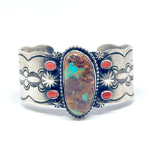 Indlæs billede til gallerivisning Fast armring med 1 stor turkis og koral i oxyderet sterlingsølv (925)