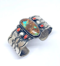 Indlæs billede til gallerivisning Fast armring med 1 stor turkis og koral i oxyderet sterlingsølv (925)