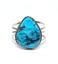 Indlæs billede til gallerivisning Fast armring med 1 stor turkis i oxyderet sterlingsølv (925)