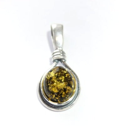 <transcy>Green amber pendant open pattern (925)</transcy>