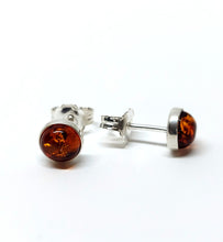 Load image into Gallery viewer, &lt;transcy&gt;Green Amber ear studs 6 mm with smooth edge (925)&lt;/transcy&gt;
