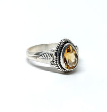 Load image into Gallery viewer, Oval black onyx ring with twisted edge in sterling silver (925)
