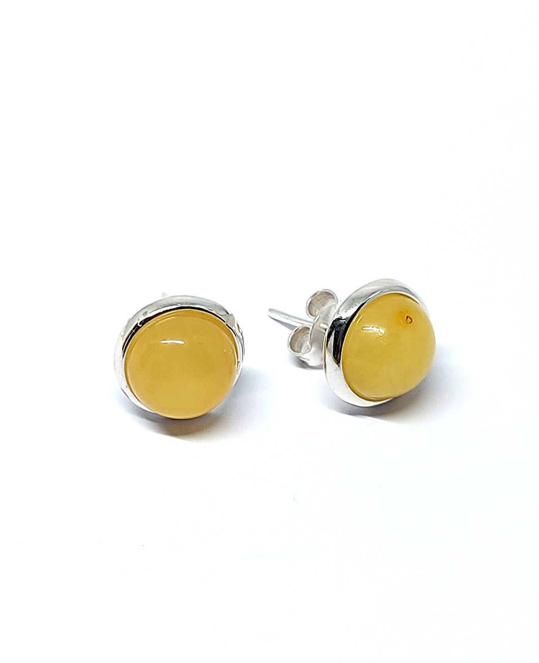 <transcy>Green Amber ear studs 10 mm with smooth edge (925)</transcy>