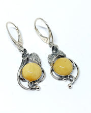 Load image into Gallery viewer, Amber hanging earrings with Celtic pattern (925)
