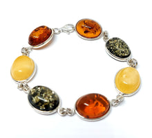 Load image into Gallery viewer, Bracelet with green amber and antique pattern (925)
