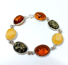 Load image into Gallery viewer, Bracelet with green amber and antique pattern (925)
