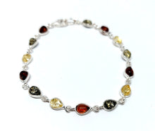 Load image into Gallery viewer, Bracelet with green amber and antique pattern (925)
