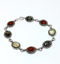 Load image into Gallery viewer, Bracelet with green amber and antique pattern (925)
