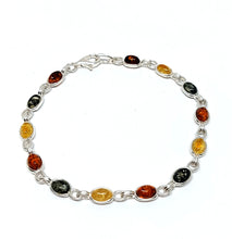 Load image into Gallery viewer, Bracelet with green amber and antique pattern (925)
