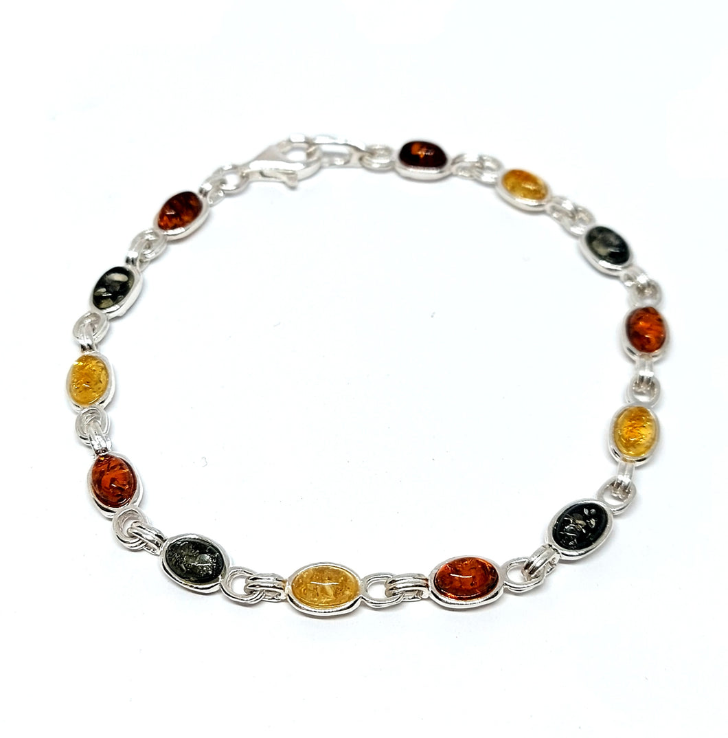 Bracelet with green amber and antique pattern (925)