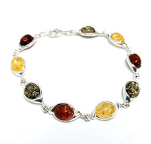 Load image into Gallery viewer, Bracelet with green amber and antique pattern (925)
