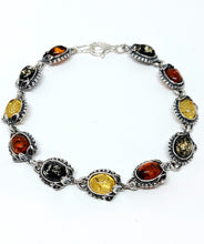 Load image into Gallery viewer, Bracelet with green amber and antique pattern (925)
