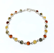 Load image into Gallery viewer, Bracelet with green amber and antique pattern (925)
