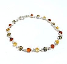 Load image into Gallery viewer, Bracelet with green amber and antique pattern (925)
