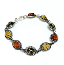 Load image into Gallery viewer, Bracelet with green amber and antique pattern (925)
