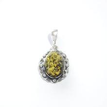 Load image into Gallery viewer, &lt;transcy&gt;Green amber pendant open pattern (925)&lt;/transcy&gt;
