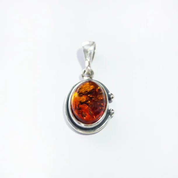 <transcy>Green amber pendant open pattern (925)</transcy>