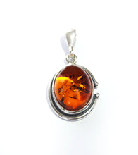 Load image into Gallery viewer, &lt;transcy&gt;Green amber pendant open pattern (925)&lt;/transcy&gt;
