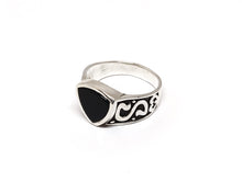 Load image into Gallery viewer, Ring med sort onyx i sterlingsølv (925)
