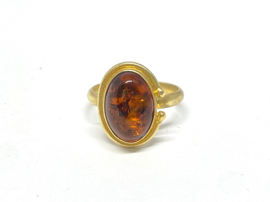 Rav ring med 13x9 mm i guldbelagt sterlingsølv (925)