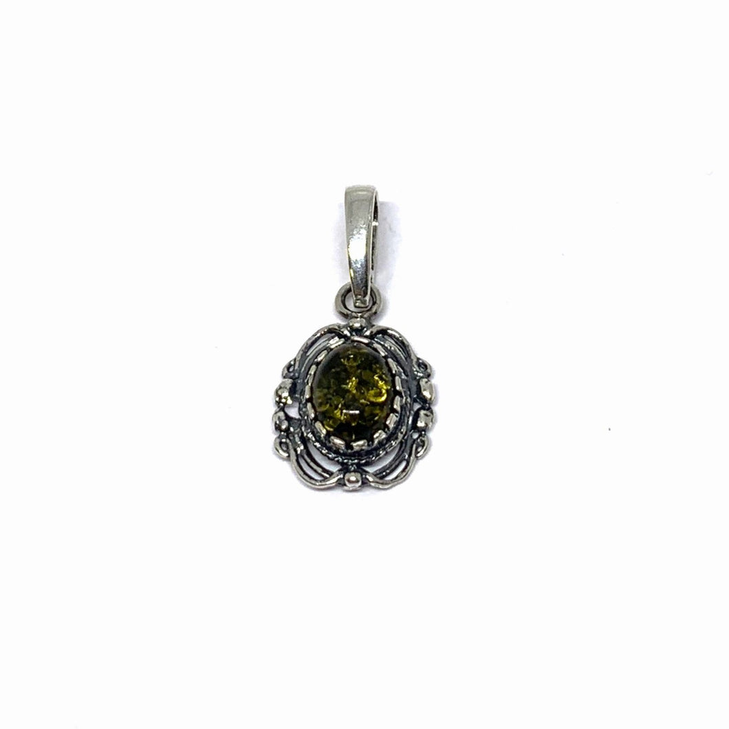 <transcy>Green amber pendant open pattern (925)</transcy>