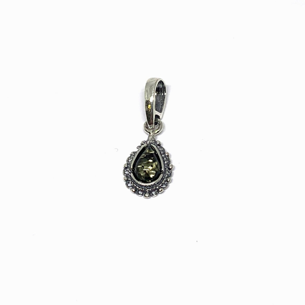 <transcy>Green amber pendant open pattern (925)</transcy>