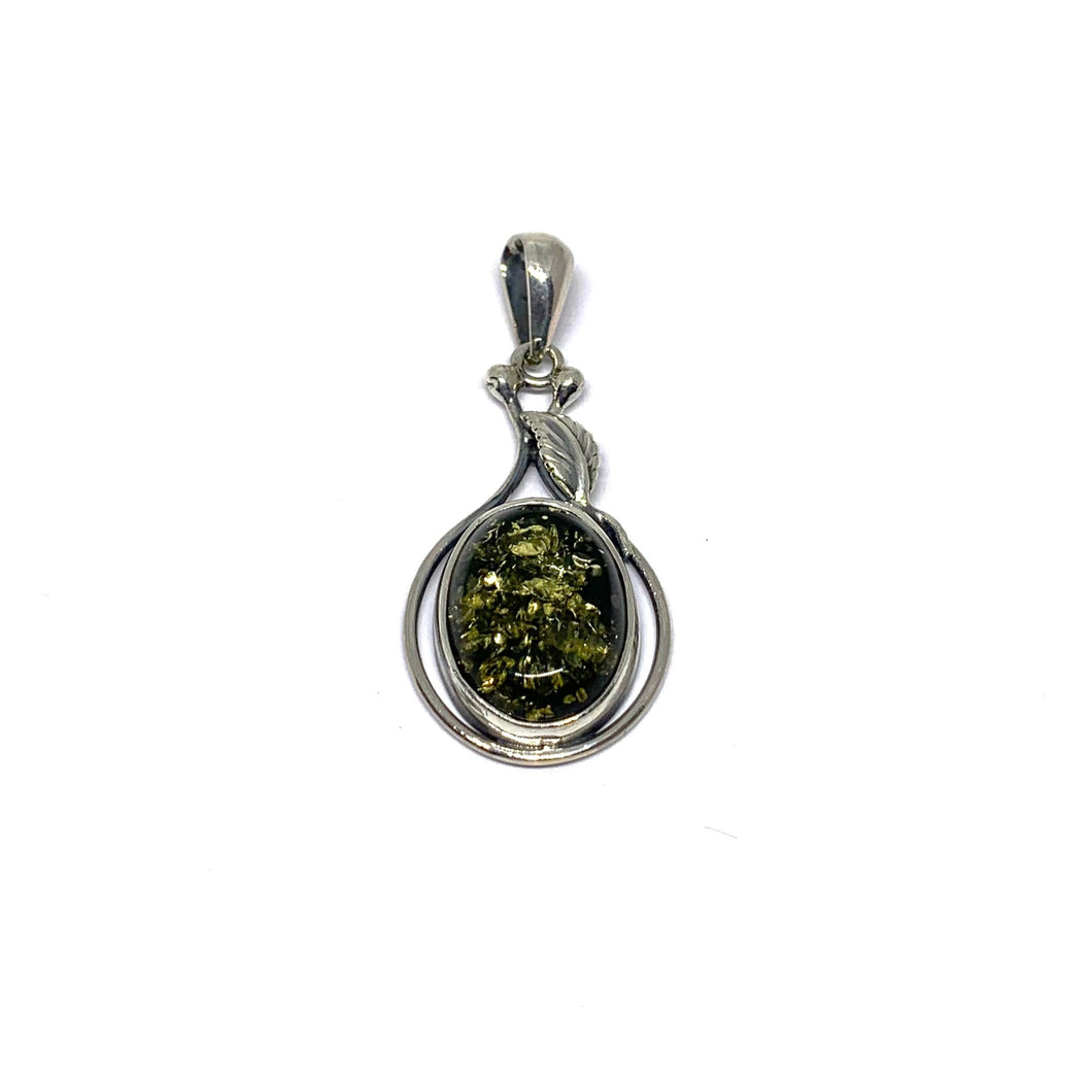 <transcy>Green amber pendant open pattern (925)</transcy>