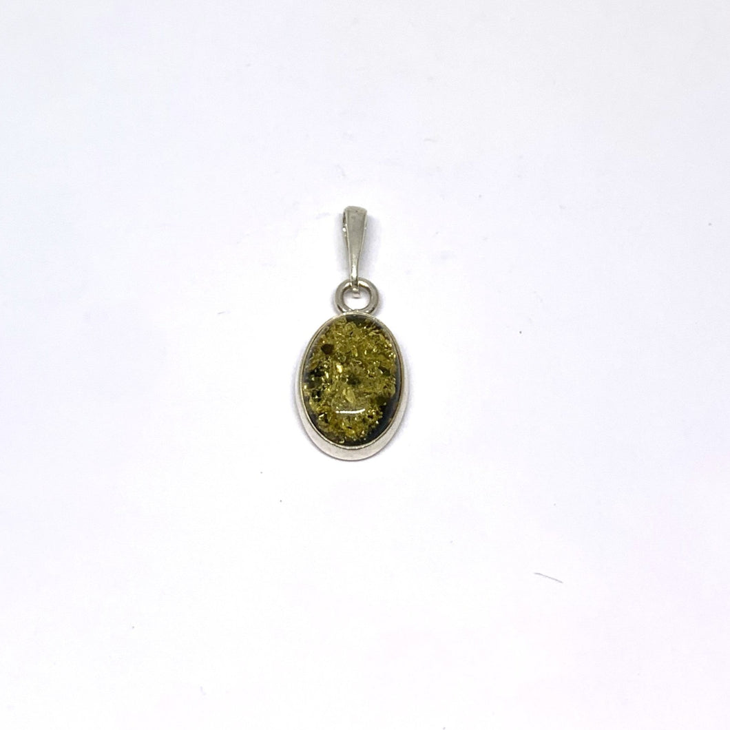 <transcy>Green amber pendant open pattern (925)</transcy>