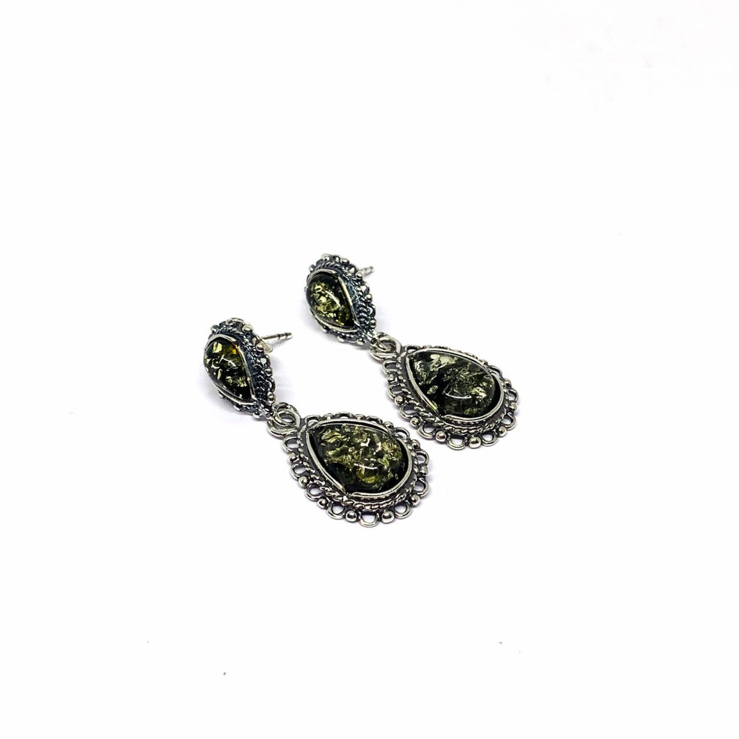 <transcy>Green Amber hanging ear studs with "grape" pattern (925)</transcy>