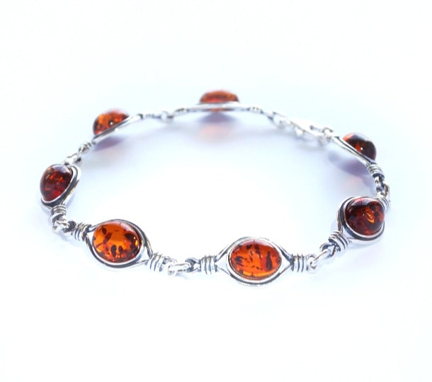 Bracelet with amber and antique pattern (925)