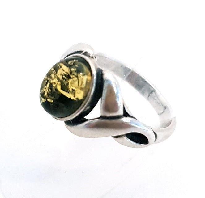 Ring with green amber Celtic look in sterling silver (925)