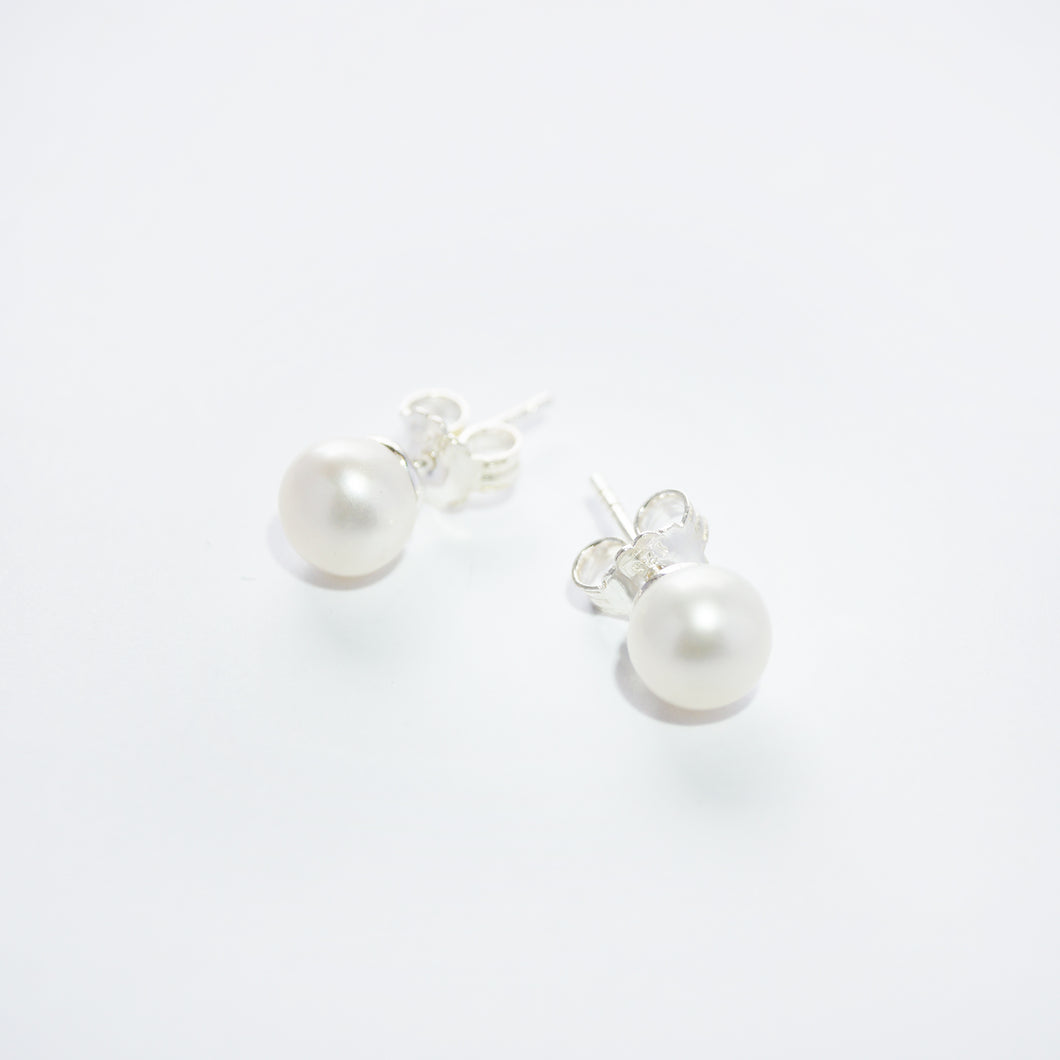 Ear stud button 7-7.5 mm white freshwater pearl (925)