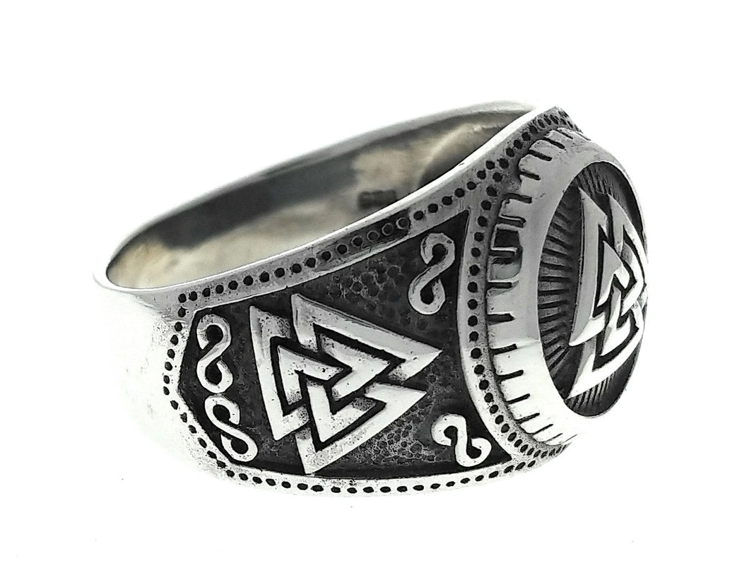 Valknut ring with dark background in sterling silver (925)