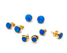 Indlæs billede til gallerivisning Ørestiks 5 mm Royal Blue opal med glat kant (925)
