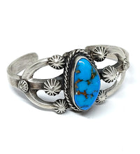 Load image into Gallery viewer, Fixed bangle with turquoise in oxidized sterling silver (925)
