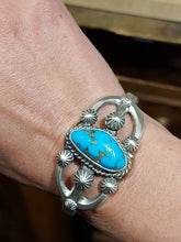 Load image into Gallery viewer, Fixed bangle with turquoise in oxidized sterling silver (925)
