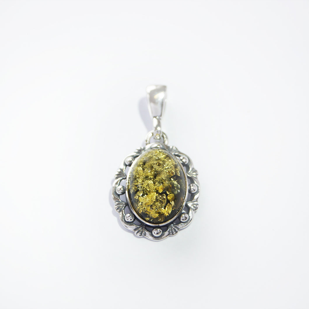 <transcy>Green amber pendant open pattern (925)</transcy>