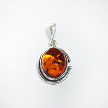 Load image into Gallery viewer, &lt;transcy&gt;Green amber pendant open pattern (925)&lt;/transcy&gt;
