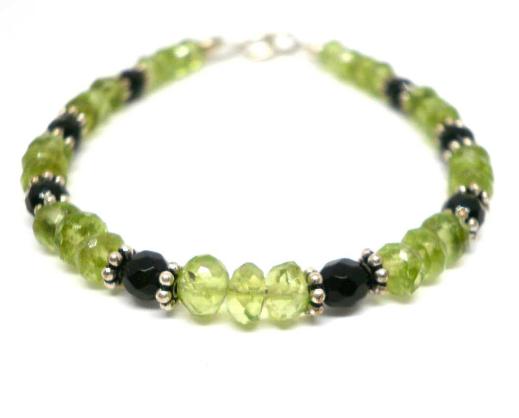 Bracelet ByKila with Peridot, black onyx and Bali flowers (925)