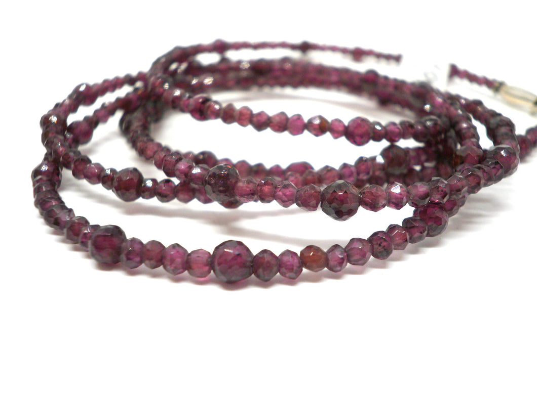 Necklace ByKila with garnet and sterling silver clasp (925)