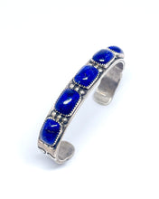 Indlæs billede til gallerivisning Fast armring med Lapis Lazuli oxyderet sterlingsølv (925)
